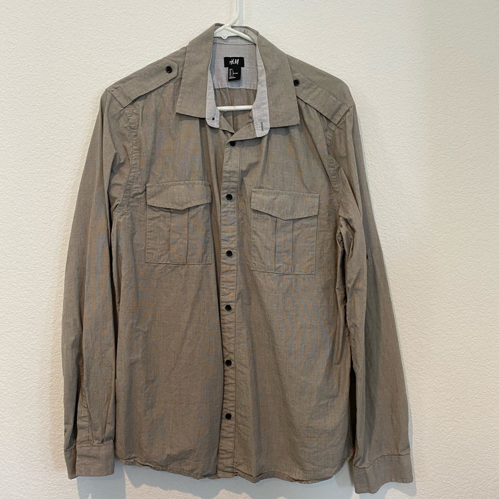 H&M Men’s Tan Button Down Size Large